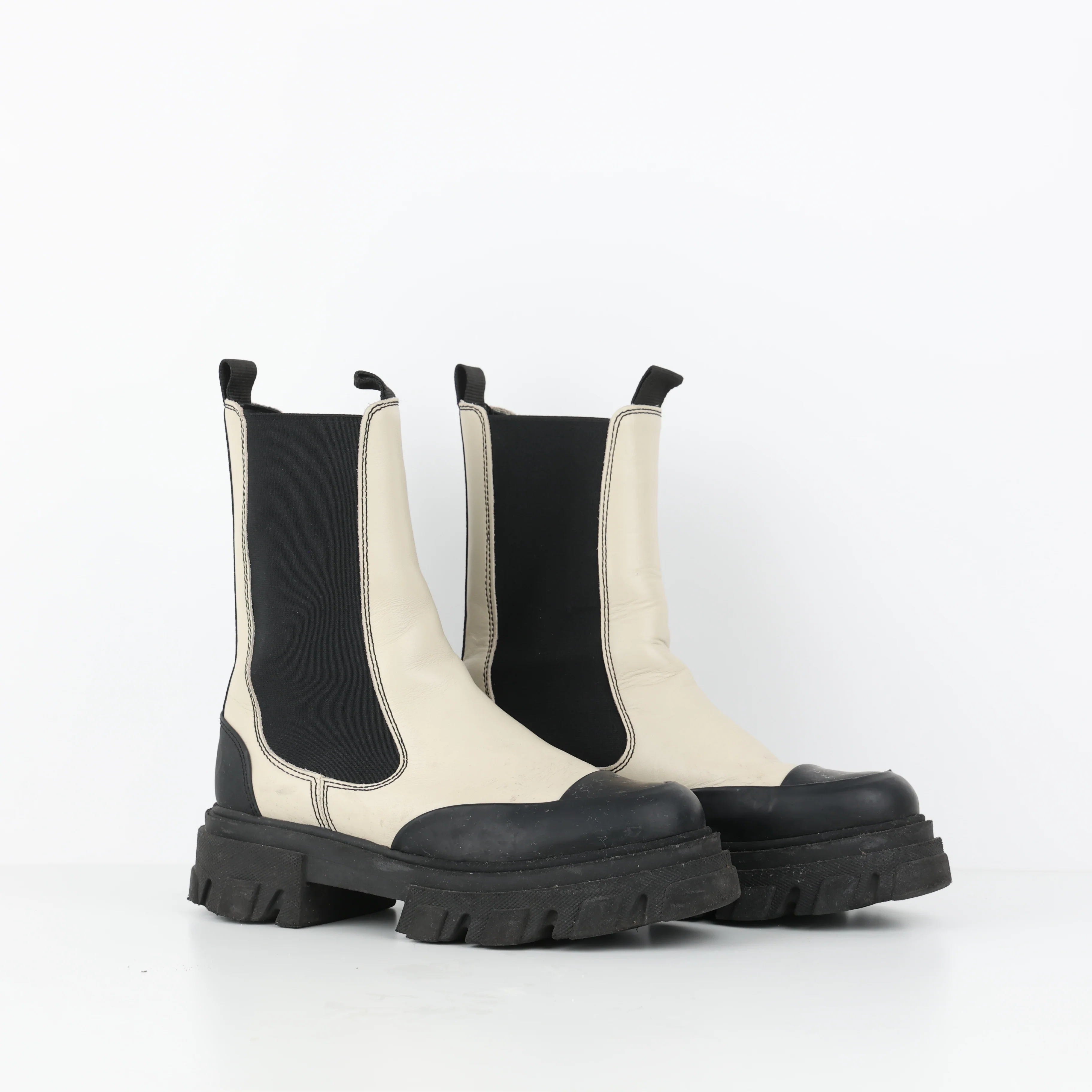 Boots , Shoe Size 39 - Image 2