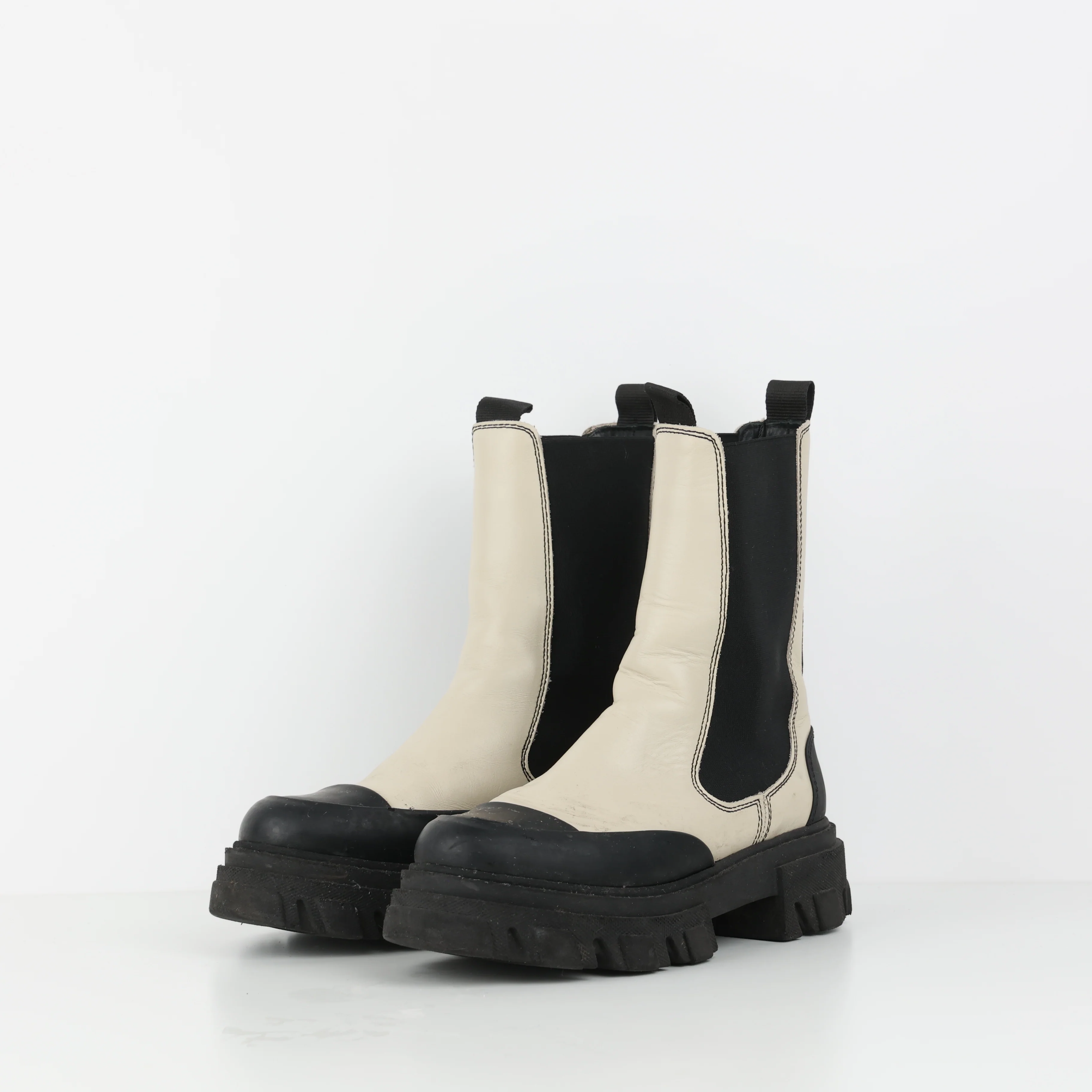 Boots , Shoe Size 39 - Image 3