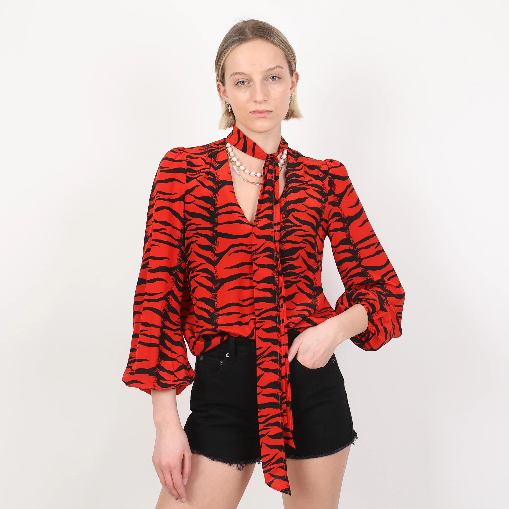 Shorts, Waist 24 - Image 2