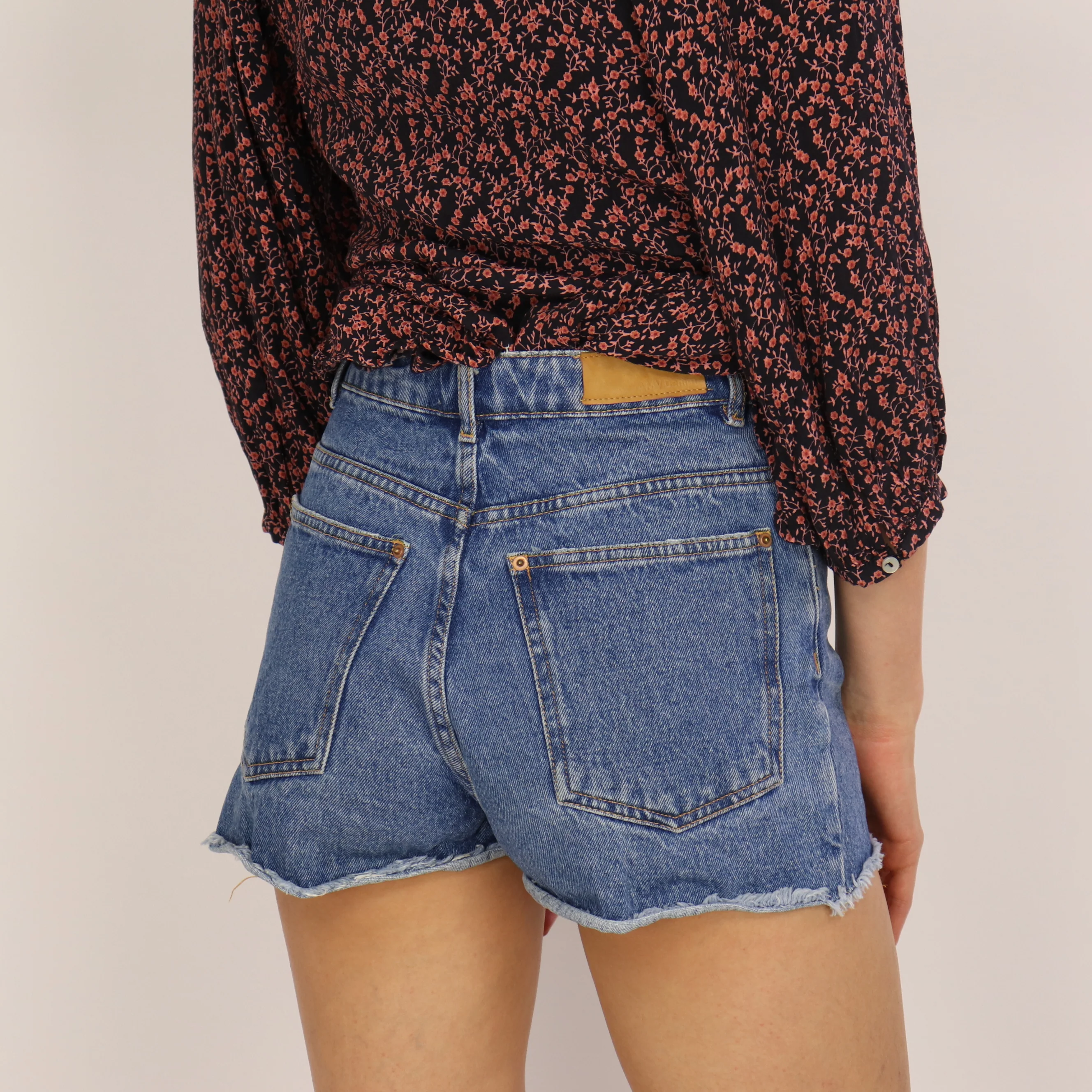 Shorts, Waist 26 - Image 3