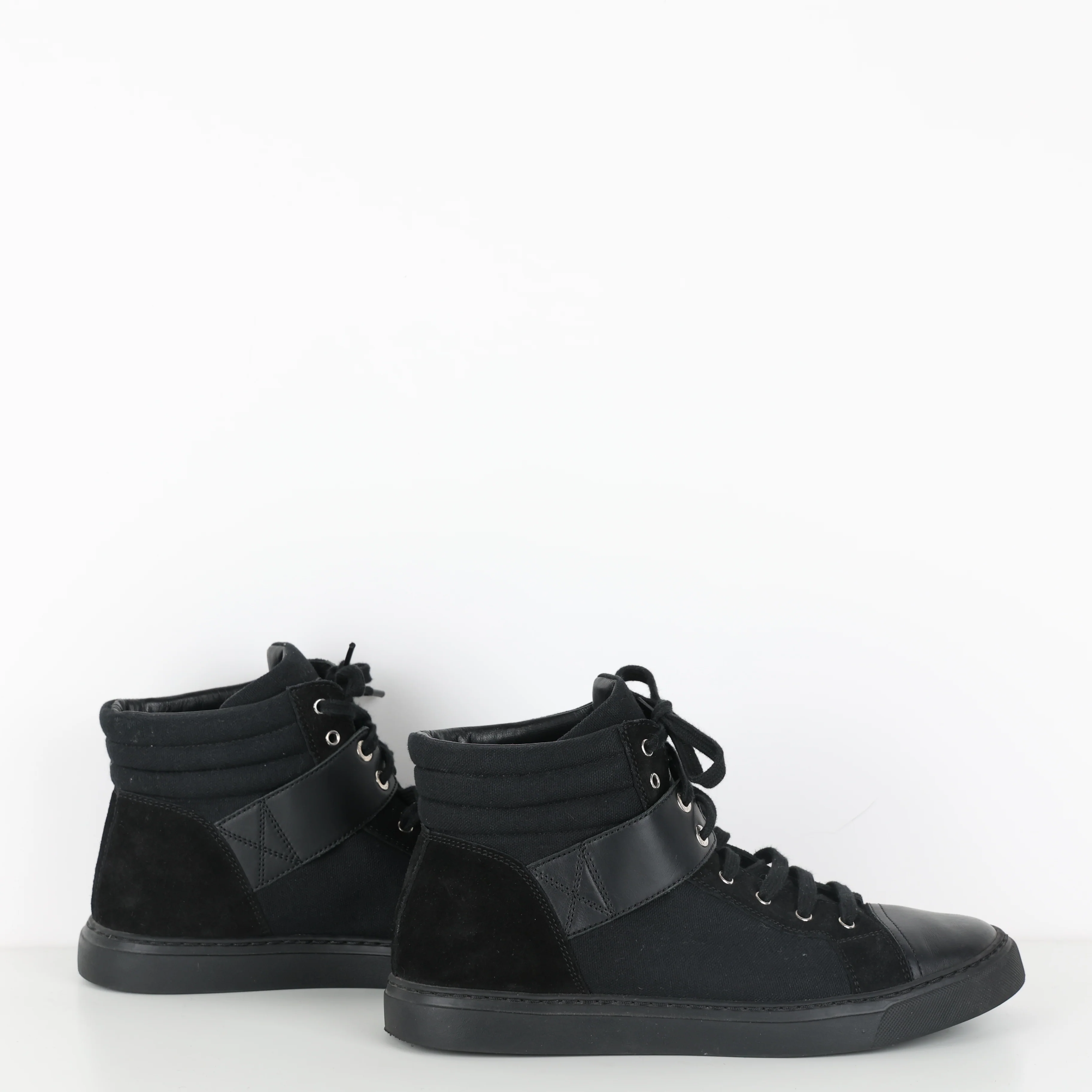 Trainers , Shoe Size 38 - Image 2