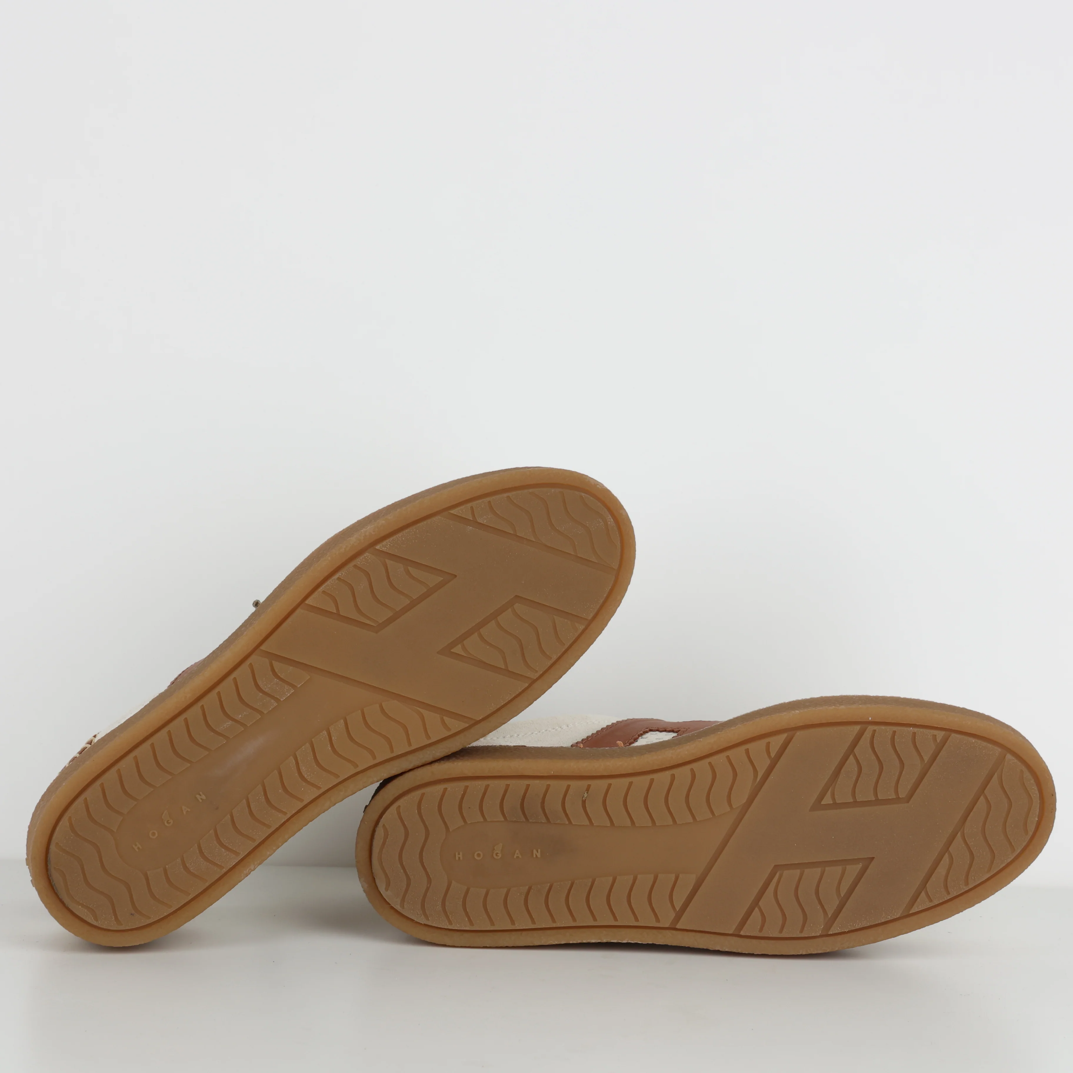 Trainers , Shoe Size 40 - Image 5